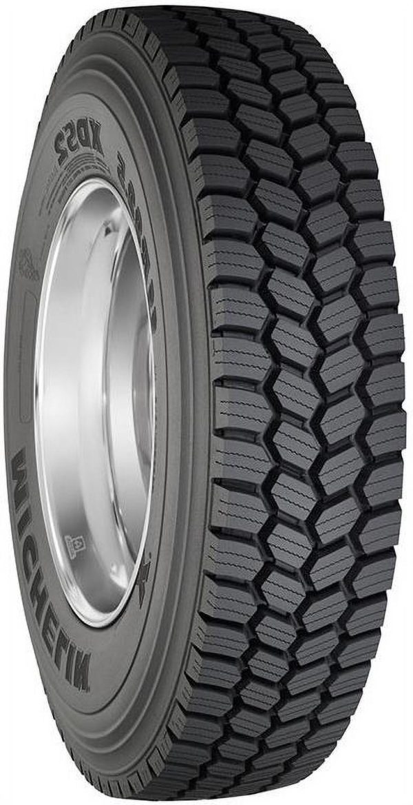 Michelin XDS2 225/70R19.5 Tire - Image 2